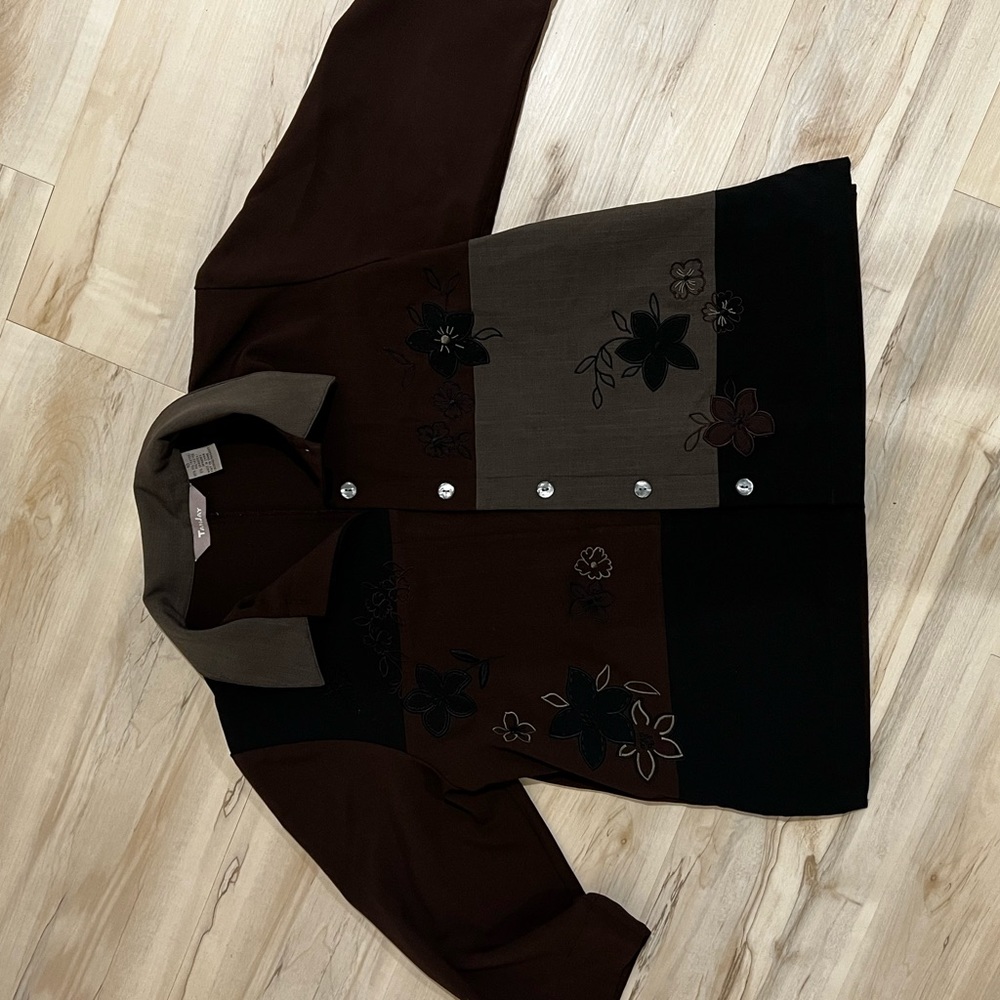 Embroidered top - Picture 2 of 2